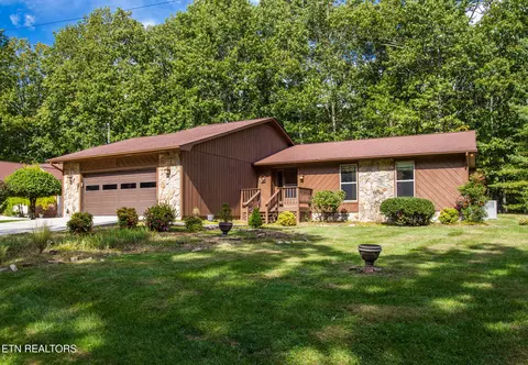 120 Lakeside Dr, Crossville, TN 38558