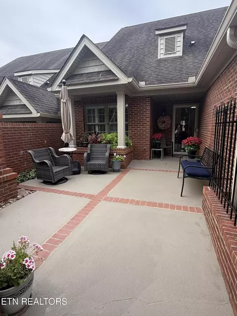 1438 Cottage Glen Ln, Maryville, TN 37801