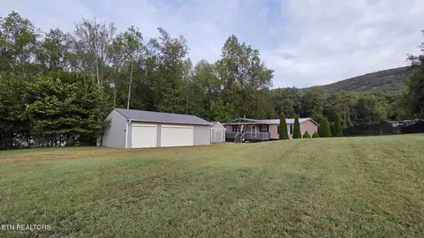 118 Coffey Ln, Harriman, TN 37748
