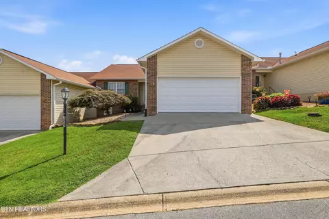 209 Executive Meadows Dr, Lenoir City, TN 37771