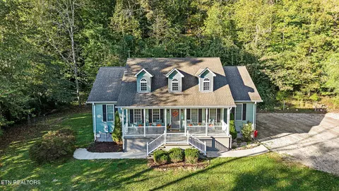 210 Walden Ave, Oliver Springs, TN 37840
