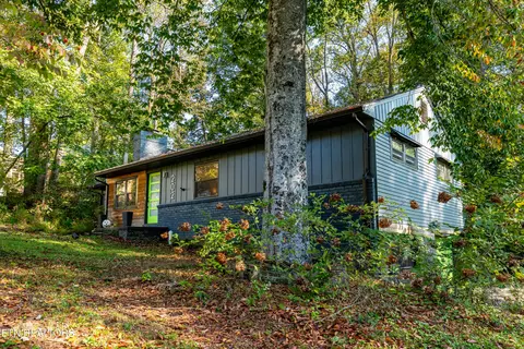 202 Maple Loop Rd, Knoxville, TN 37920