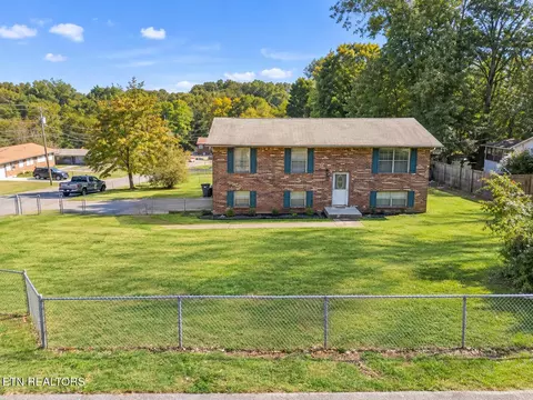5208 NW Berbera Dr, Knoxville, TN 37921