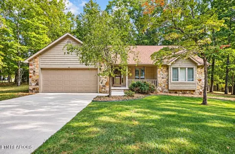 101 Lynhurst Dr, Crossville, TN 38558