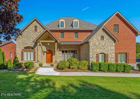 725 Riverchase Rd, Lenoir City, TN 37772