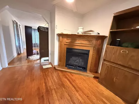 Living - 469 Patchwork Rd, Rose Hill, VA 24281 photo 1 of 3