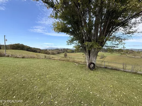 Exterior - 469 Patchwork Rd, Rose Hill, VA 24281 photo 5 of 9