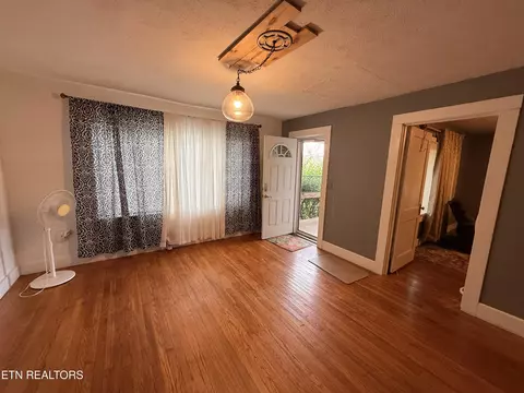 Living - 469 Patchwork Rd, Rose Hill, VA 24281 photo 3 of 3