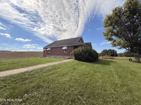Exterior - 469 Patchwork Rd, Rose Hill, VA 24281 photo 8 of 9