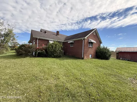Exterior - 469 Patchwork Rd, Rose Hill, VA 24281 photo 4 of 9