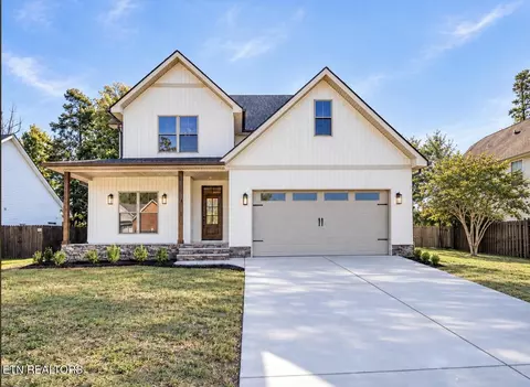 502 Hillside Ln, Lenoir City, TN 37771