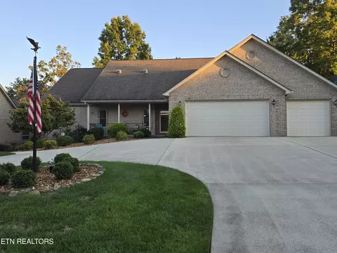 207 Forest Hill Dr, Crossville, TN 38558