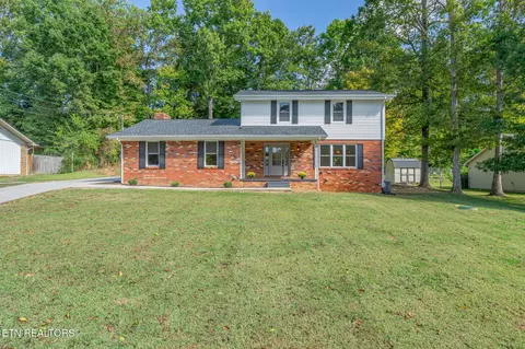3923 Glen Oaks Dr, Maryville, TN 37804