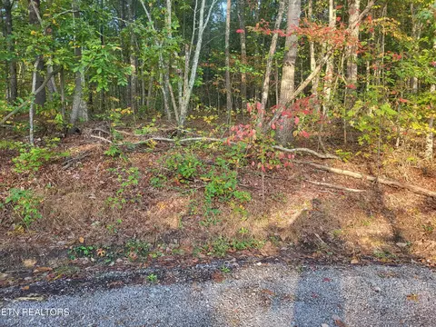 23 Oakburn Ct, Crossville, TN 38558