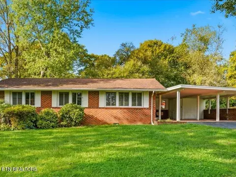 807 Picadilly Rd, Knoxville, TN 37909