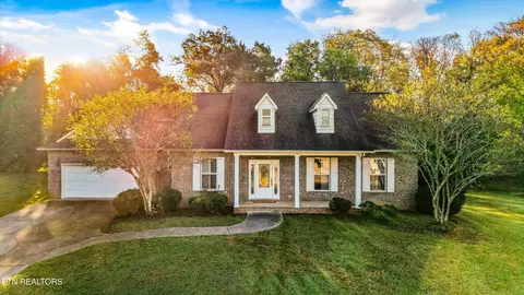 1812 Crazyhorse Dr, Maryville, TN 37801