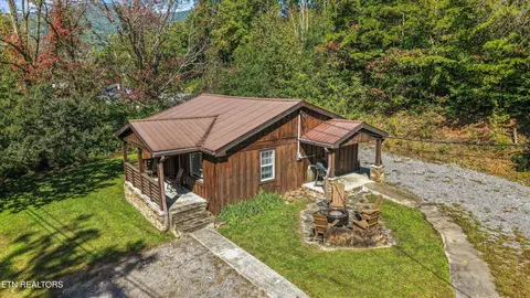 1274 Cove Ln, Oliver Springs, TN 37840