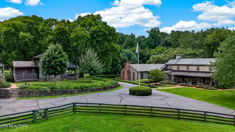 3790 Hollybrook Rd, Rockford, TN 37853