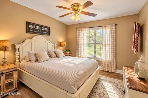 Bedroom - 7047 Maxwell Ter, Talbott, TN 37877 photo 3 of 7