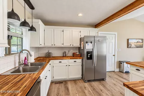 Kitchen - 7047 Maxwell Ter, Talbott, TN 37877 photo 2 of 2