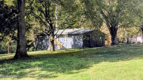 2710 Oak Rdg, Oak Ridge, TN 37830