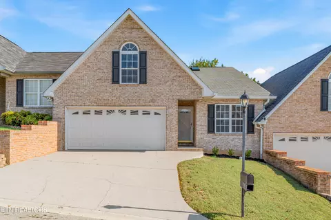 220 El Grande Ln, Lenoir City, TN 37771