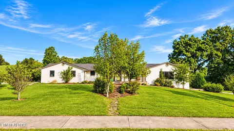 4301 Wildwood Rd, Maryville, TN 37804