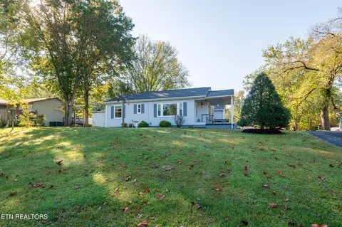 121 Midway Dr, Oliver Springs, TN 37840