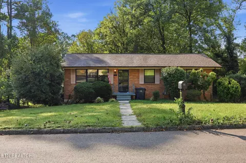 4704 Maplehill Rd, Knoxville, TN 37914