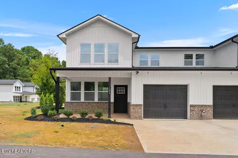 2636 White Plains Way, Knoxville, TN 37920