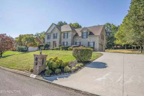 3315 Whispering Oaks Dr, Knoxville, TN 37938