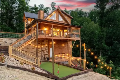466 Loop Rd, Gatlinburg, TN 37738
