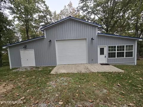 493 Woodgate Dr, Crossville, TN 38571