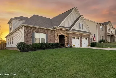 308 Aspen Dr, Lenoir City, TN 37771