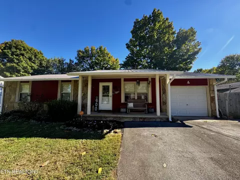 1040 Brantley Dr, Knoxville, TN 37923