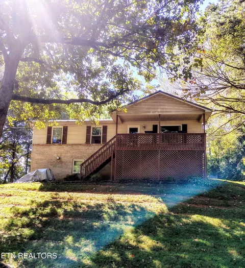960 Anchor Dr, Lenoir City, TN 37771