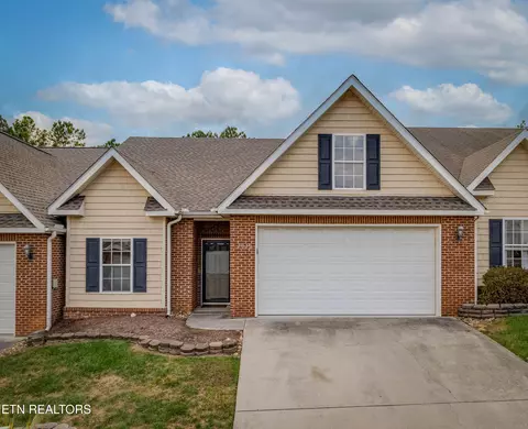7032 Pemmbrooke Shire Ln, Knoxville, TN 37909