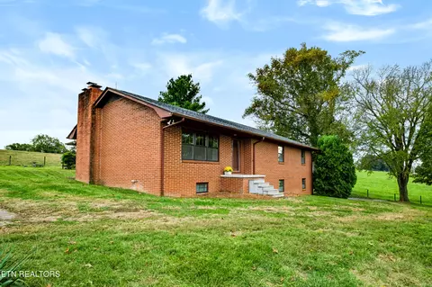 5008 N Wildwood Rd, Maryville, TN 37804