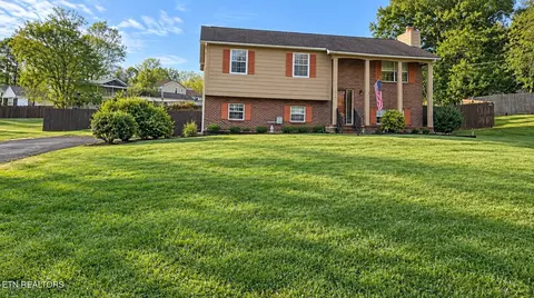 1819 Strathmore Rd, Knoxville, TN 37922