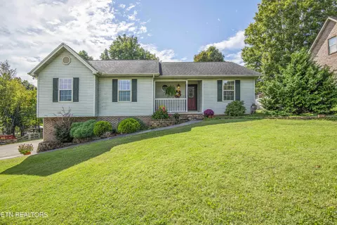 1021 Summerfield Dr, Maryville, TN 37801
