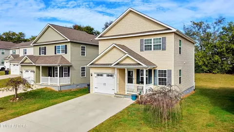222 Heritage Crossing Dr, Maryville, TN 37804