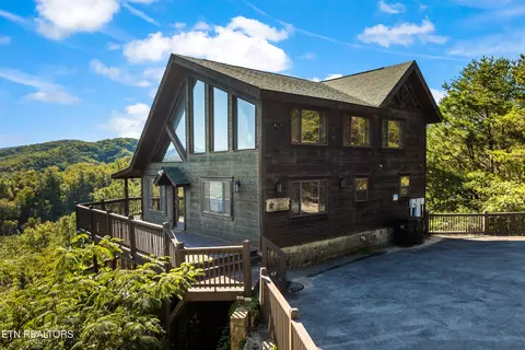 2634 Sawmill Branch Dr, Sevierville, TN 37862