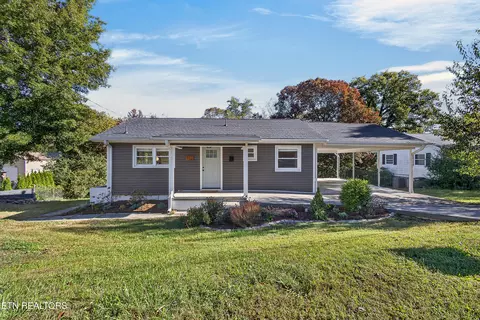 102 Poplar Rd, Oak Ridge, TN 37830