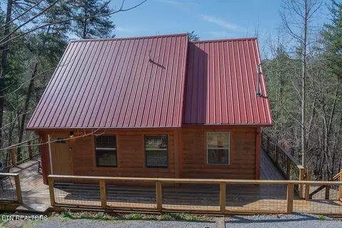 3046 Engle Town Rd, Pigeon Forge, TN 37862