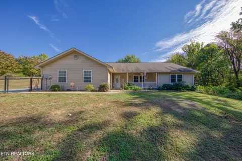 1733 Oakdale Dr, Dandridge, TN 37725