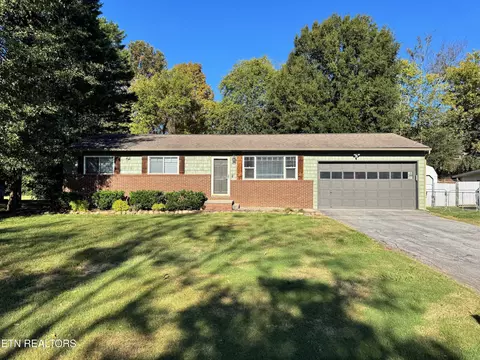 1409 Parkside Dr, Maryville, TN 37803