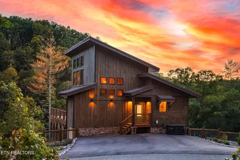 2139 Coopers Hawk Way, Sevierville, TN 37862
