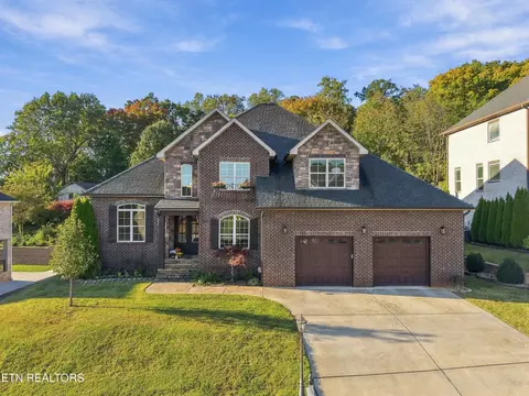 10015 Castleglen Ln, Knoxville, TN 37922