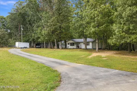 4750 Dogwood Ln, Strawberry Plains, TN 37871