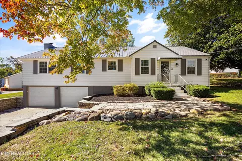 209 S Laurel Cir, Knoxville, TN 37912
